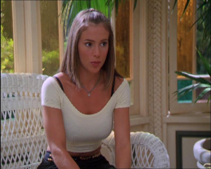 Charmed-Online_dot_net-2x03ThePaintedWorld1383.jpg