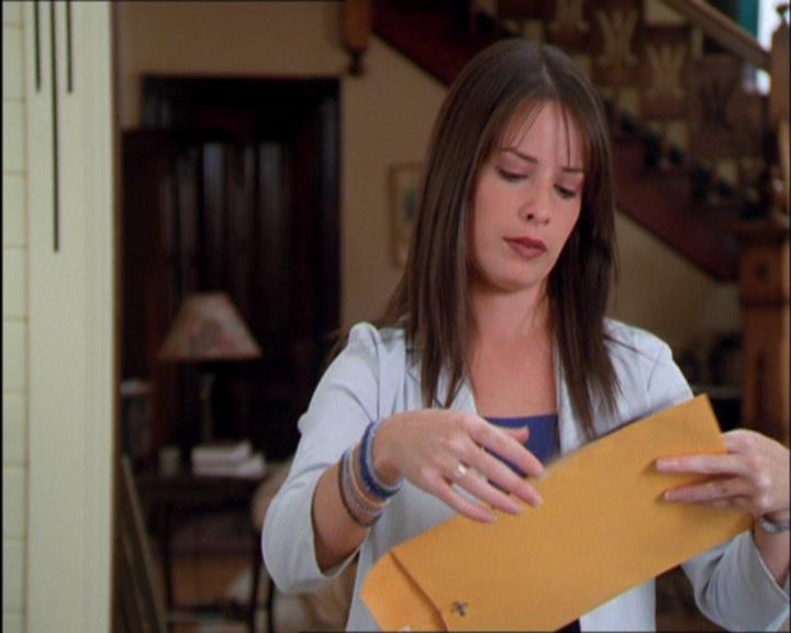 Charmed-Online_dot_net-2x03ThePaintedWorld1386.jpg