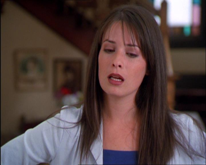 Charmed-Online_dot_net-2x03ThePaintedWorld1467.jpg