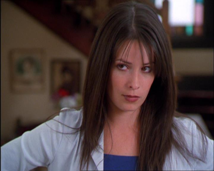 Charmed-Online_dot_net-2x03ThePaintedWorld1473.jpg