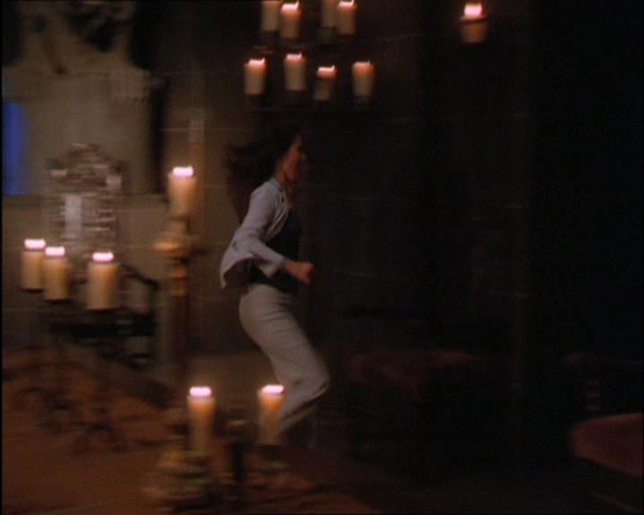 Charmed-Online_dot_net-2x03ThePaintedWorld1515.jpg