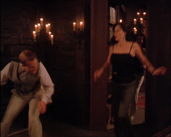 Charmed-Online_dot_net-2x03ThePaintedWorld1529.jpg