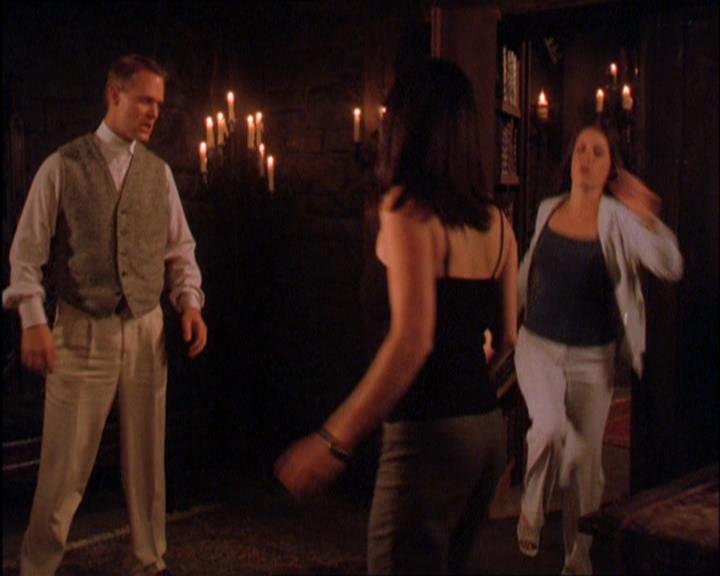 Charmed-Online_dot_net-2x03ThePaintedWorld1530.jpg