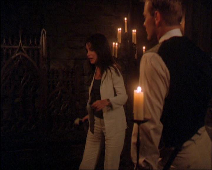 Charmed-Online_dot_net-2x03ThePaintedWorld1563.jpg