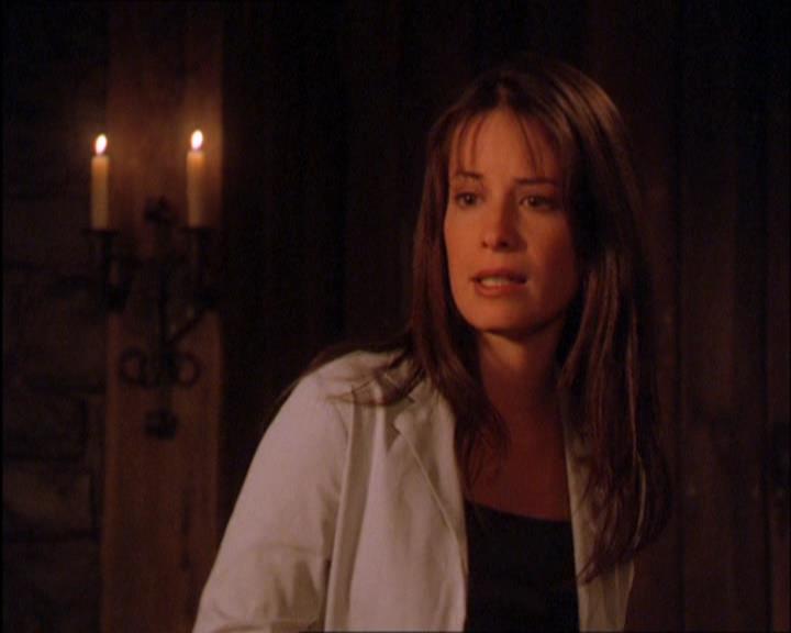 Charmed-Online_dot_net-2x03ThePaintedWorld1582.jpg