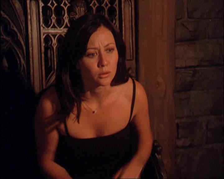 Charmed-Online_dot_net-2x03ThePaintedWorld1589.jpg