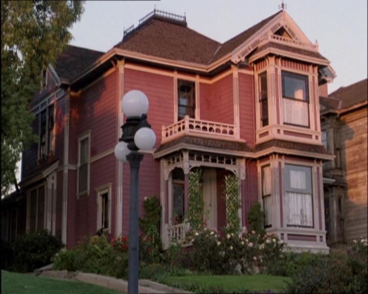 Charmed-Online_dot_net-2x03ThePaintedWorld1591.jpg