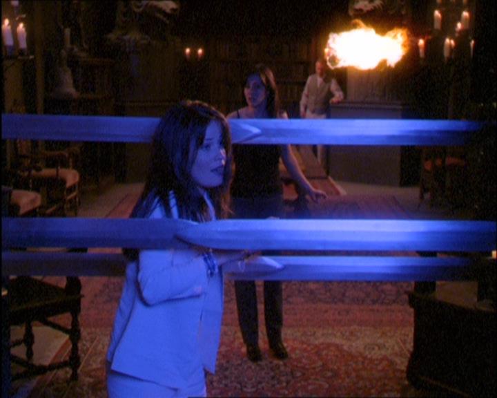Charmed-Online_dot_net-2x03ThePaintedWorld1637.jpg