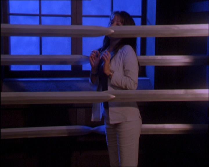 Charmed-Online_dot_net-2x03ThePaintedWorld1645.jpg