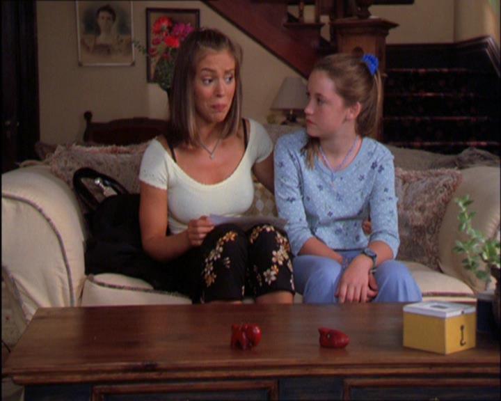 Charmed-Online_dot_net-2x03ThePaintedWorld1671.jpg
