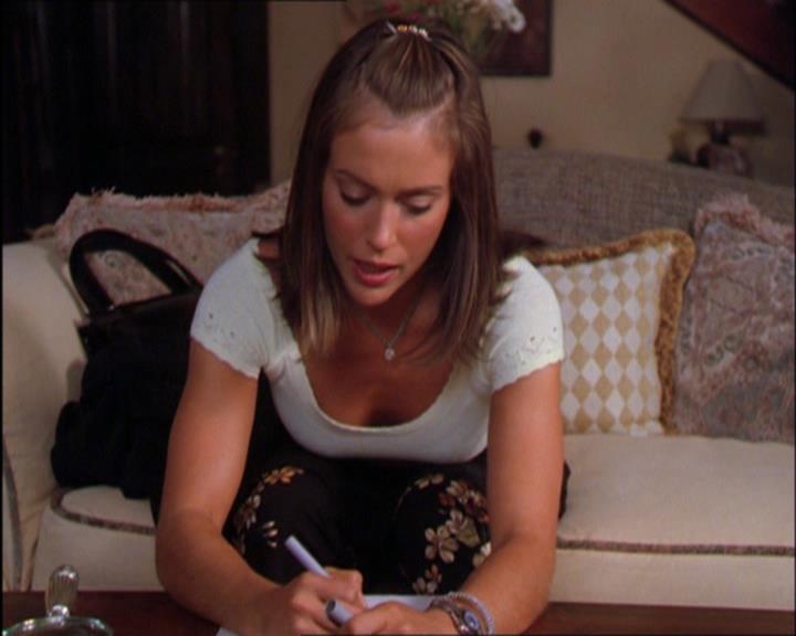 Charmed-Online_dot_net-2x03ThePaintedWorld1704.jpg