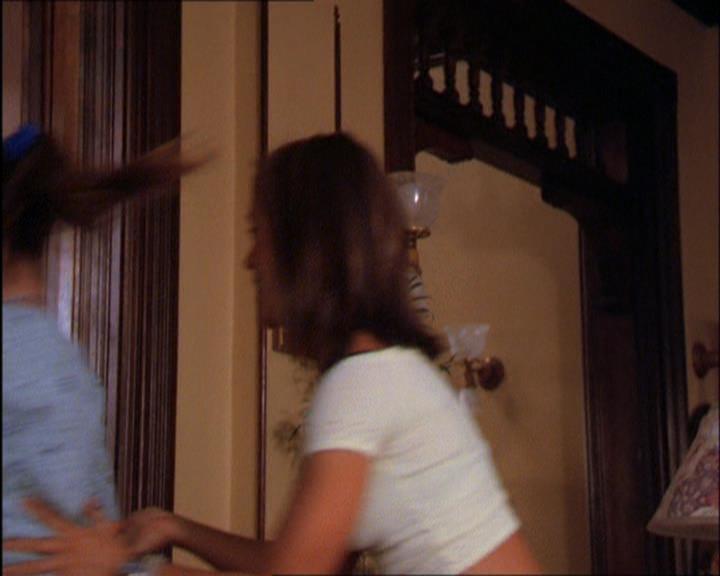 Charmed-Online_dot_net-2x03ThePaintedWorld1720.jpg