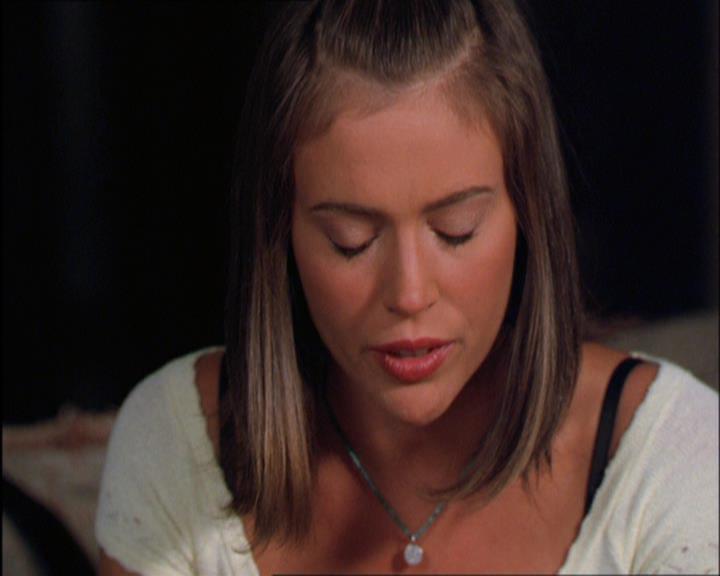 Charmed-Online_dot_net-2x03ThePaintedWorld1769.jpg