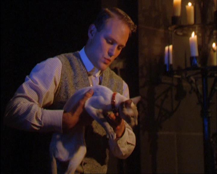 Charmed-Online_dot_net-2x03ThePaintedWorld1860.jpg