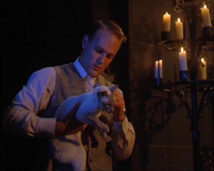 Charmed-Online_dot_net-2x03ThePaintedWorld1861.jpg