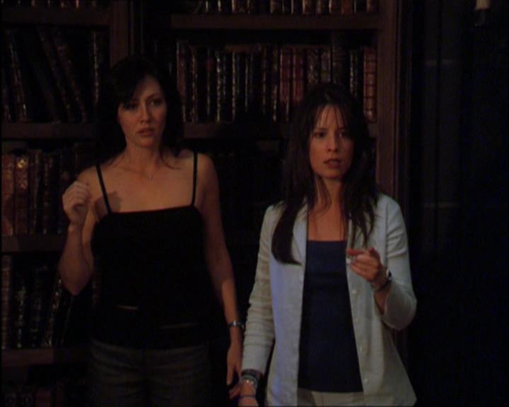 Charmed-Online_dot_net-2x03ThePaintedWorld1868.jpg