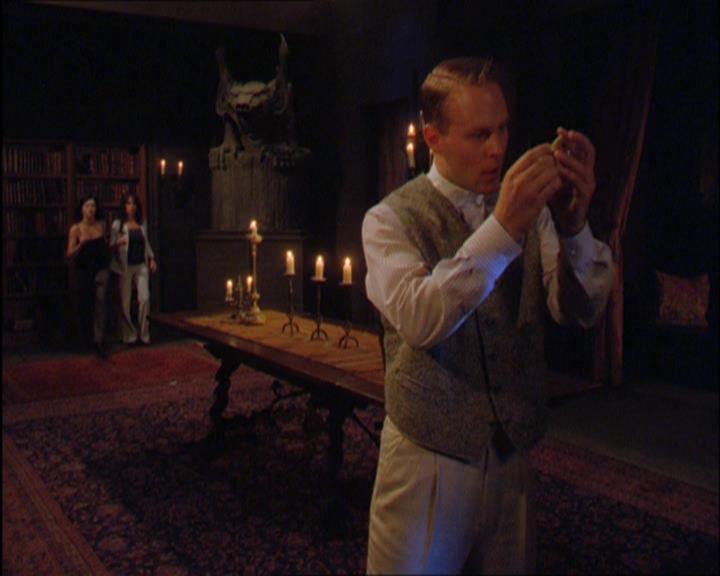 Charmed-Online_dot_net-2x03ThePaintedWorld1870.jpg