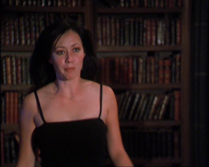 Charmed-Online_dot_net-2x03ThePaintedWorld1871.jpg