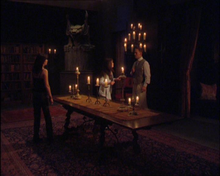 Charmed-Online_dot_net-2x03ThePaintedWorld1879.jpg