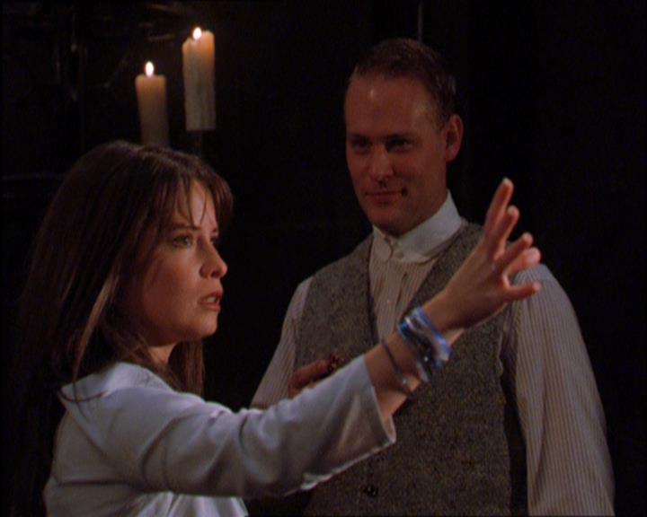 Charmed-Online_dot_net-2x03ThePaintedWorld1882.jpg