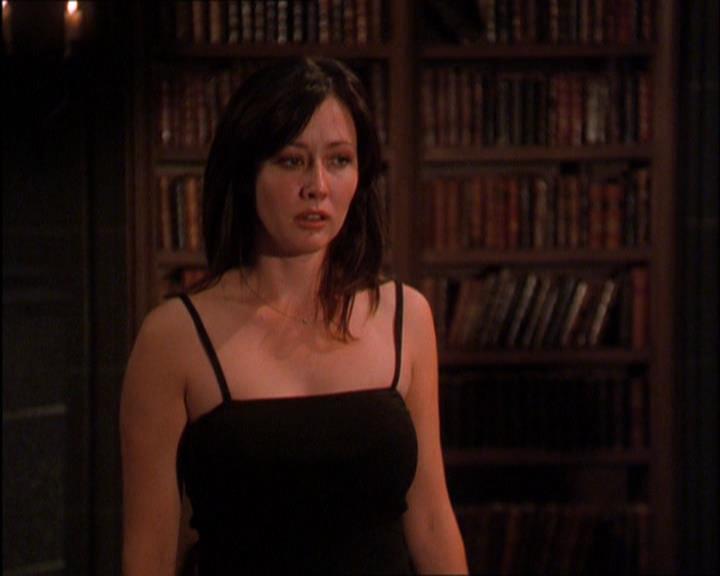 Charmed-Online_dot_net-2x03ThePaintedWorld1889.jpg