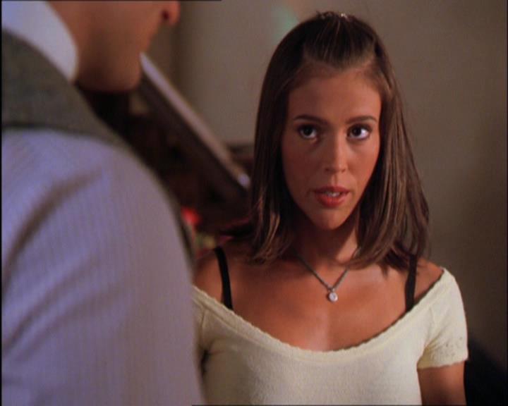 Charmed-Online_dot_net-2x03ThePaintedWorld1908.jpg