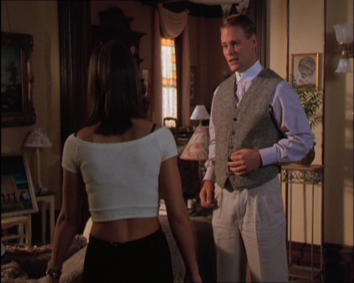 Charmed-Online_dot_net-2x03ThePaintedWorld1932.jpg