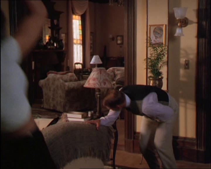 Charmed-Online_dot_net-2x03ThePaintedWorld1940.jpg
