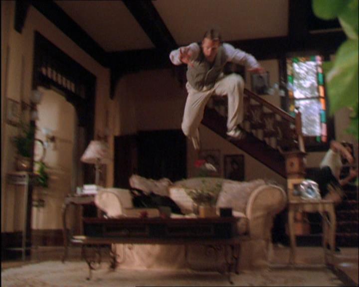Charmed-Online_dot_net-2x03ThePaintedWorld1943.jpg