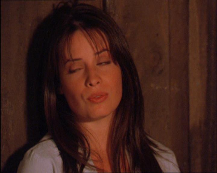 Charmed-Online_dot_net-2x03ThePaintedWorld2027.jpg