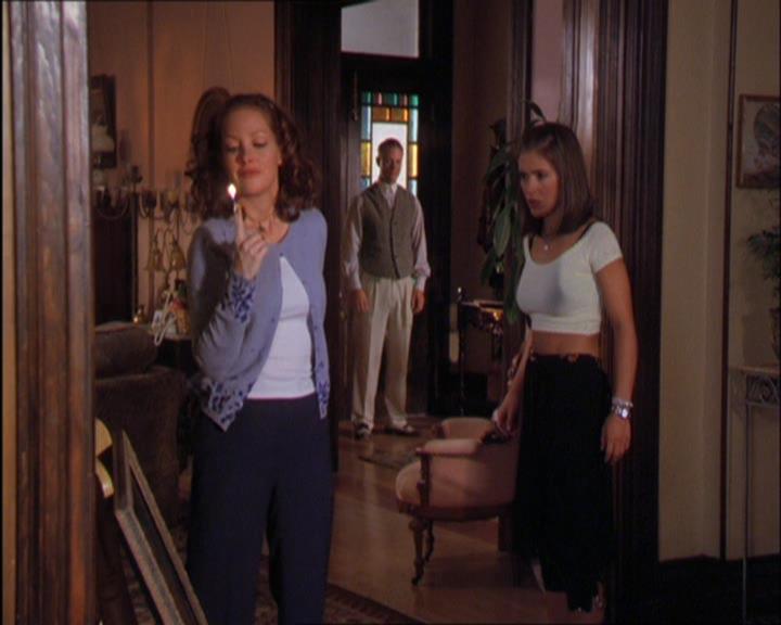 Charmed-Online_dot_net-2x03ThePaintedWorld2093.jpg