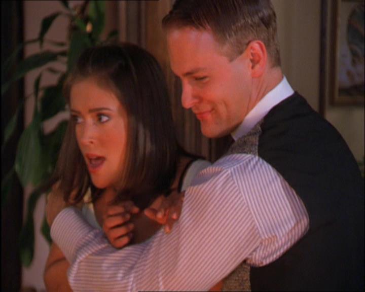 Charmed-Online_dot_net-2x03ThePaintedWorld2099.jpg