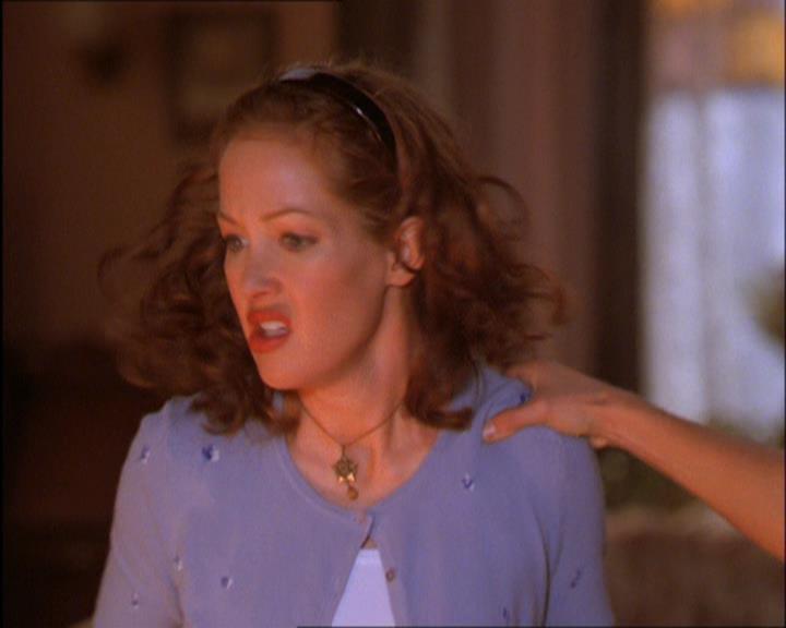 Charmed-Online_dot_net-2x03ThePaintedWorld2104.jpg