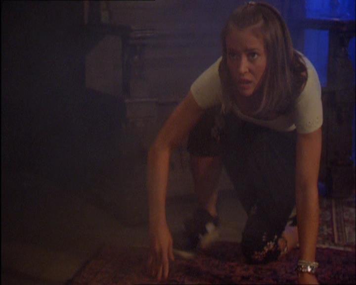 Charmed-Online_dot_net-2x03ThePaintedWorld2123.jpg