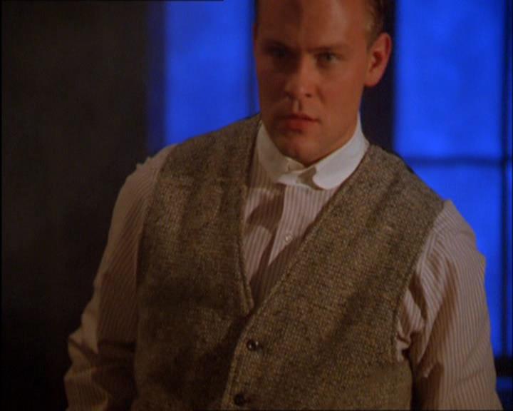 Charmed-Online_dot_net-2x03ThePaintedWorld2139.jpg