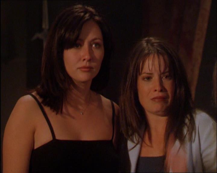 Charmed-Online_dot_net-2x03ThePaintedWorld2141.jpg