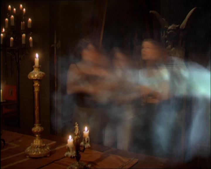 Charmed-Online_dot_net-2x03ThePaintedWorld2152.jpg