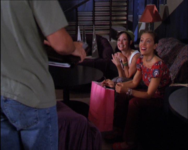 Charmed-Online_dot_net-2x03ThePaintedWorld2226.jpg