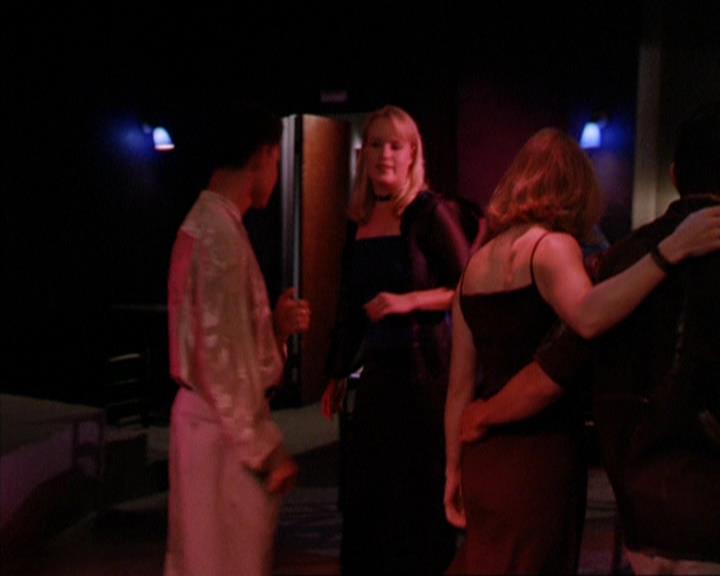 Charmed-Online_dot_net-2x05TheDevilsMusic0005.jpg