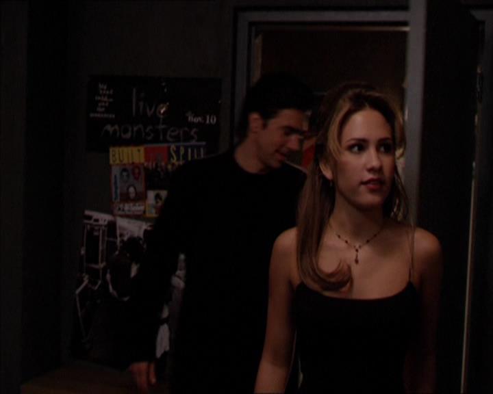 Charmed-Online_dot_net-2x05TheDevilsMusic0130.jpg