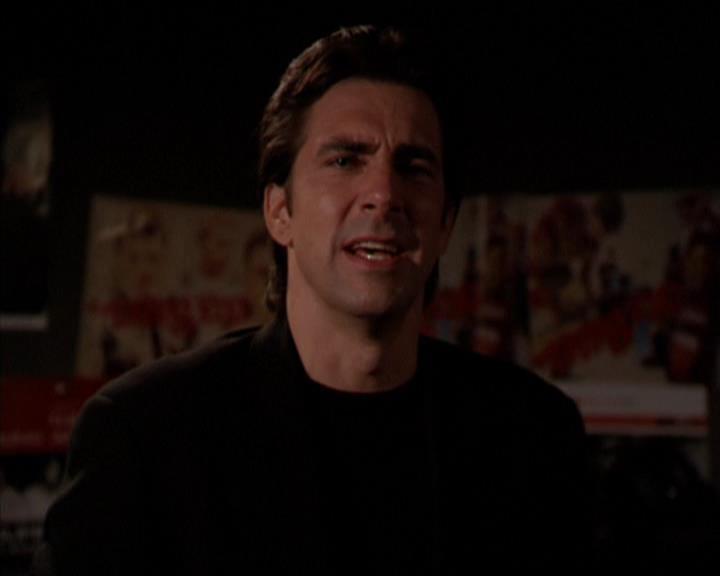 Charmed-Online_dot_net-2x05TheDevilsMusic0209.jpg