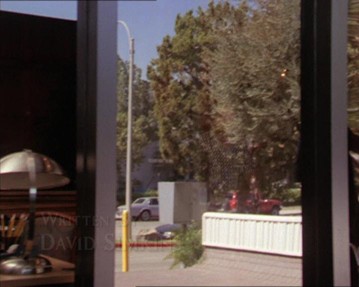 Charmed-Online_dot_net-2x05TheDevilsMusic0327.jpg