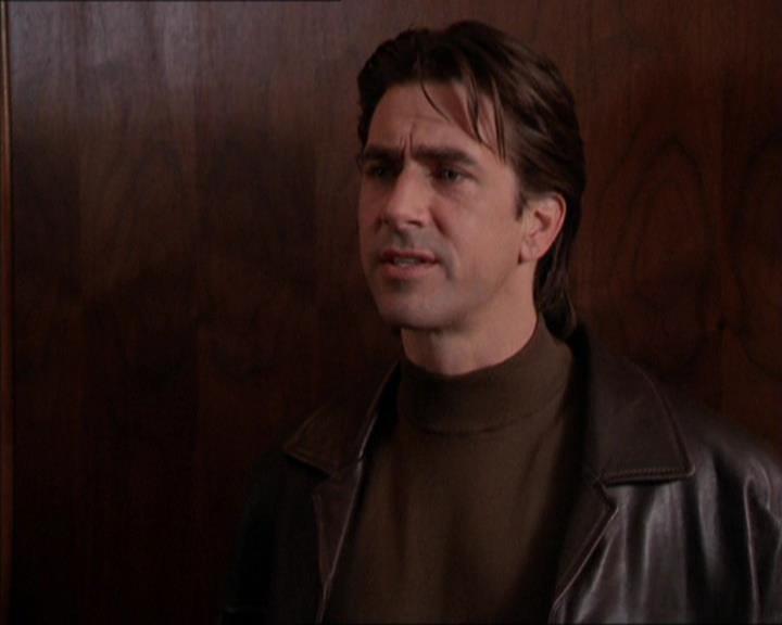 Charmed-Online_dot_net-2x05TheDevilsMusic0389.jpg