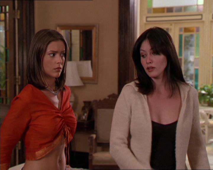 Charmed-Online_dot_net-2x05TheDevilsMusic0720.jpg