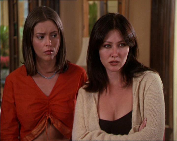 Charmed-Online_dot_net-2x05TheDevilsMusic0740.jpg