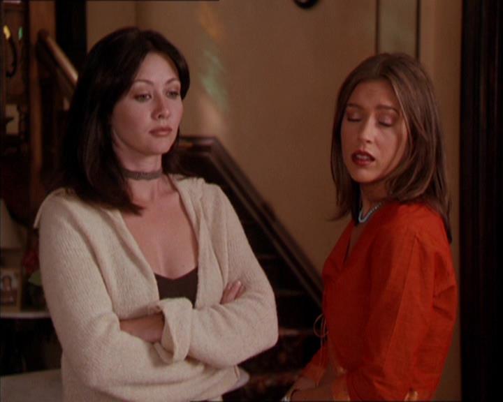 Charmed-Online_dot_net-2x05TheDevilsMusic0809.jpg