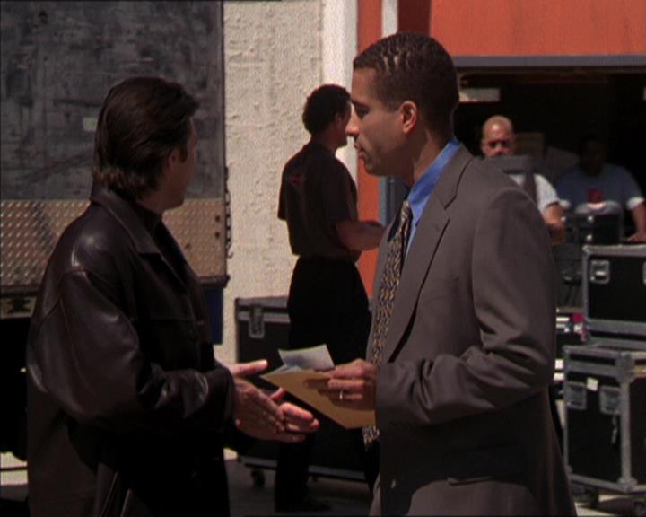 Charmed-Online_dot_net-2x05TheDevilsMusic0843.jpg