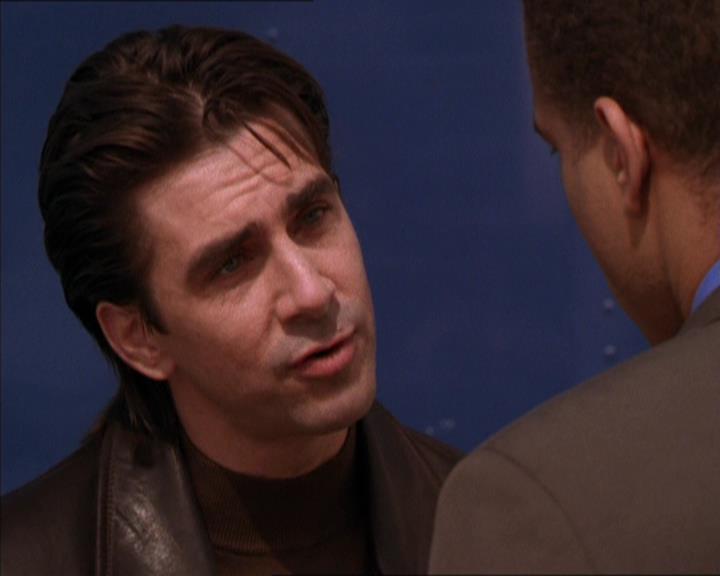 Charmed-Online_dot_net-2x05TheDevilsMusic0901.jpg