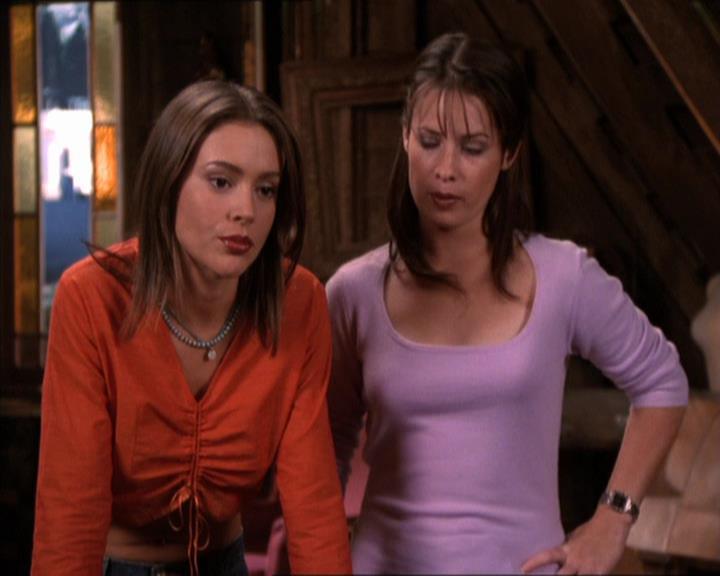 Charmed-Online_dot_net-2x05TheDevilsMusic0925.jpg