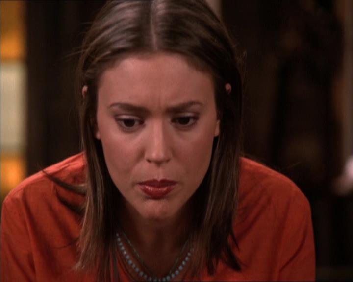 Charmed-Online_dot_net-2x05TheDevilsMusic0959.jpg